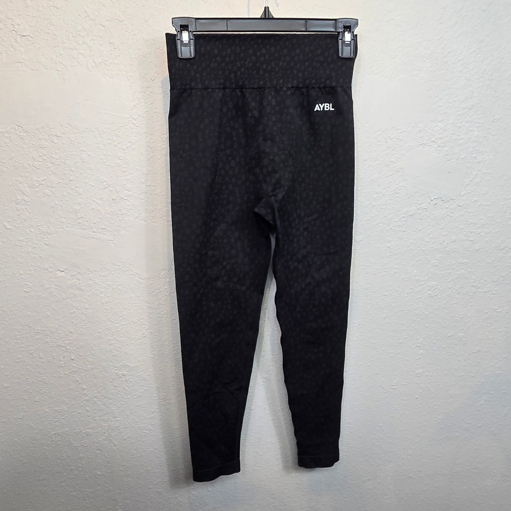 AYBL Seamless Leggings Womens Medium Gray Black Cheetah High Waisted Scrunch
